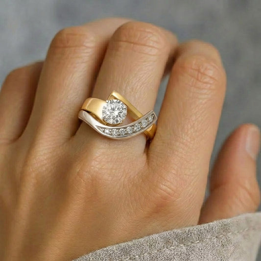 Anillo Vintage Irregular de Oro y Plata con Circonia