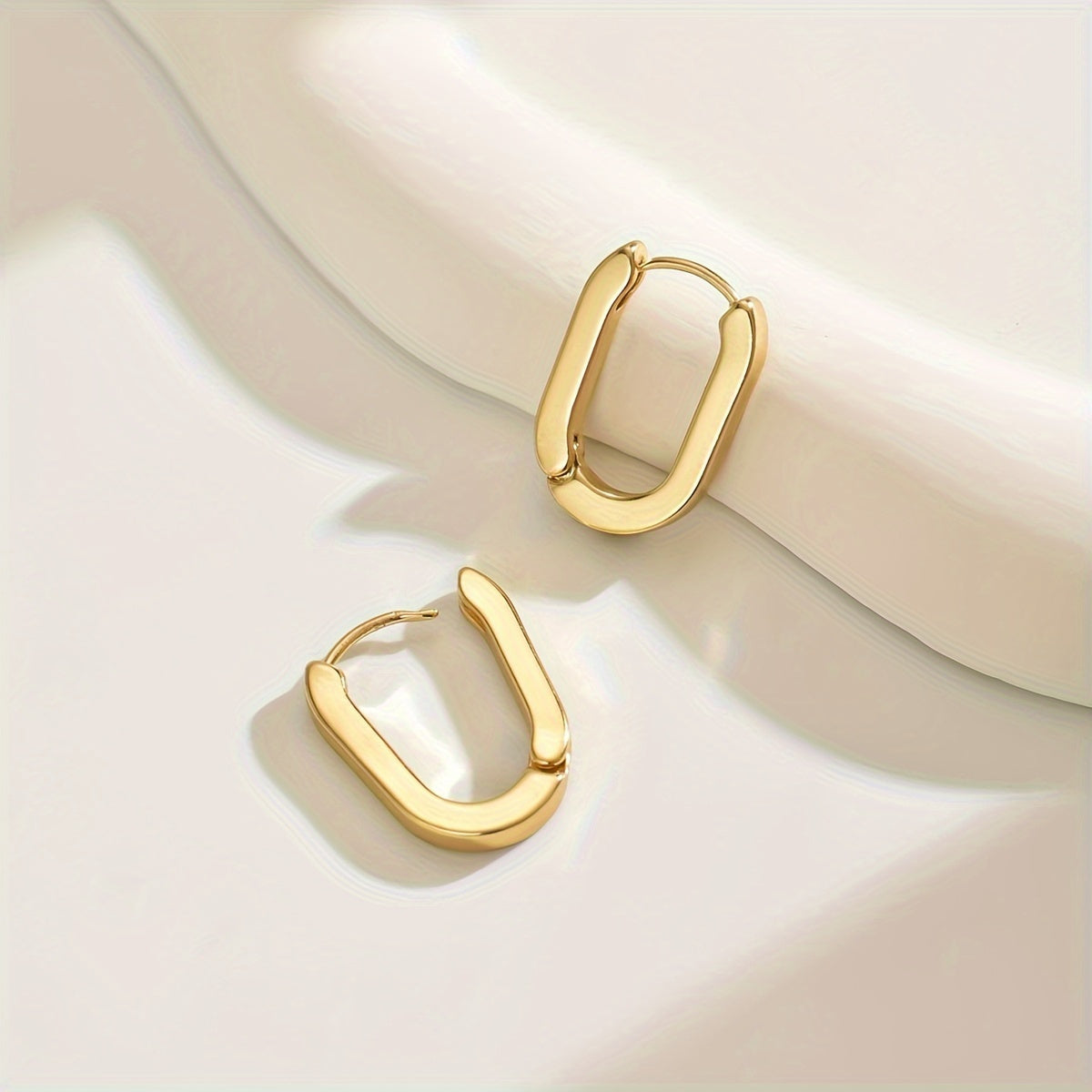 Elegantes aros geométricos