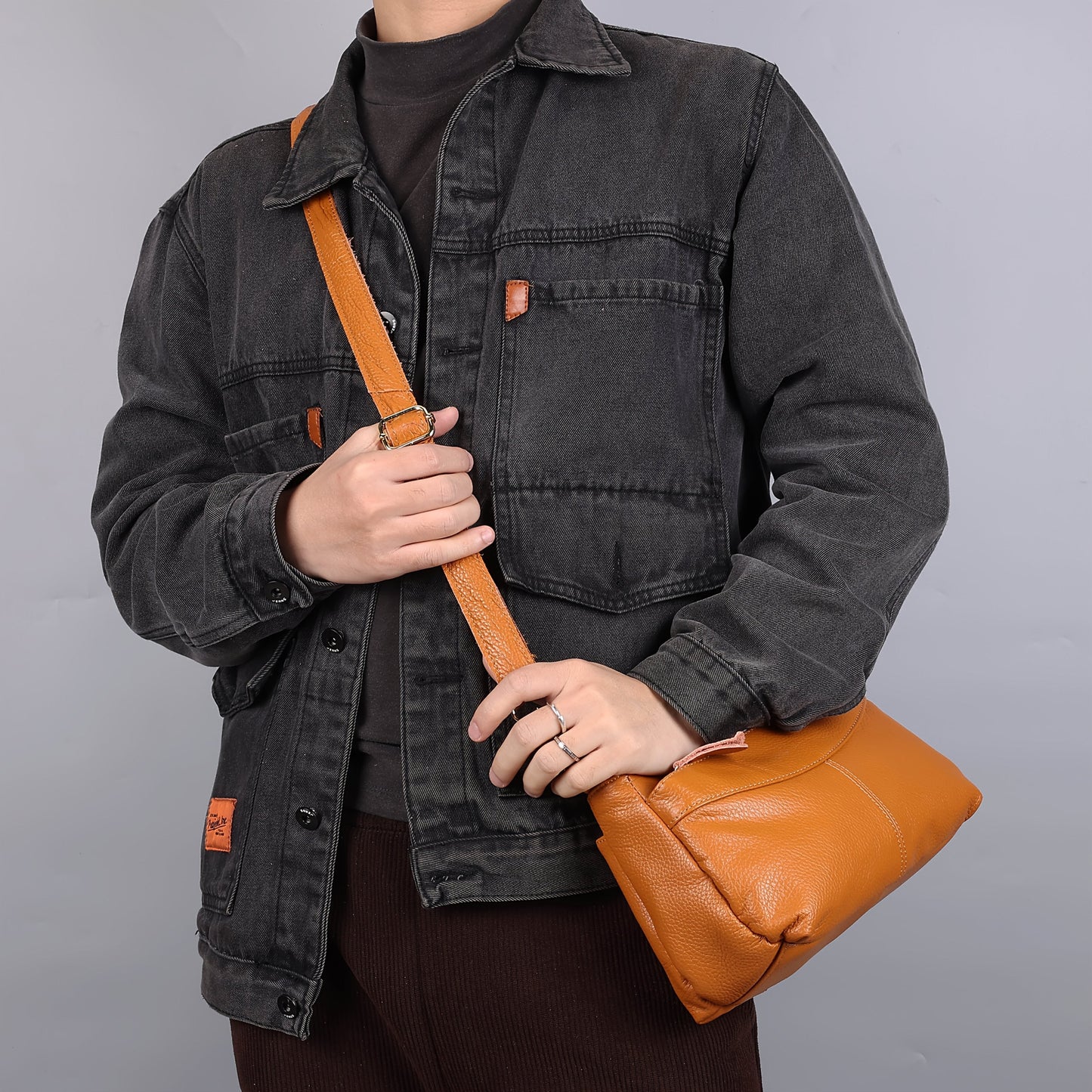 El estilo diario de Rina | Bolso bandolera con diseño de guijarros