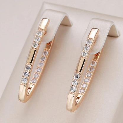 Elegantes pendientes de circonita cúbica en oro