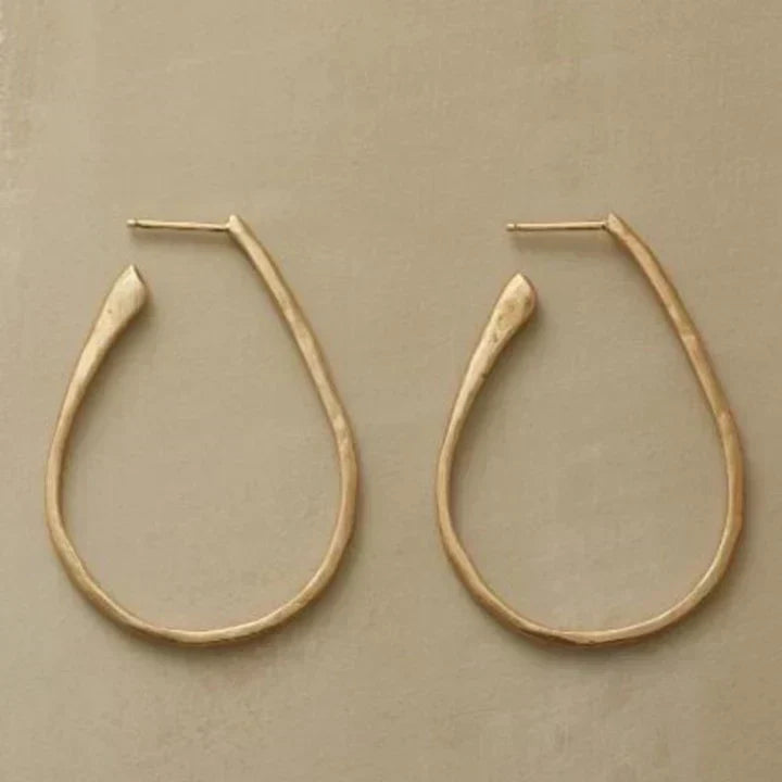 Pendientes de aro dorados vintage elegantes