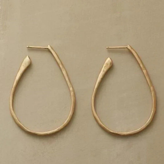 Pendientes de aro dorados vintage elegantes