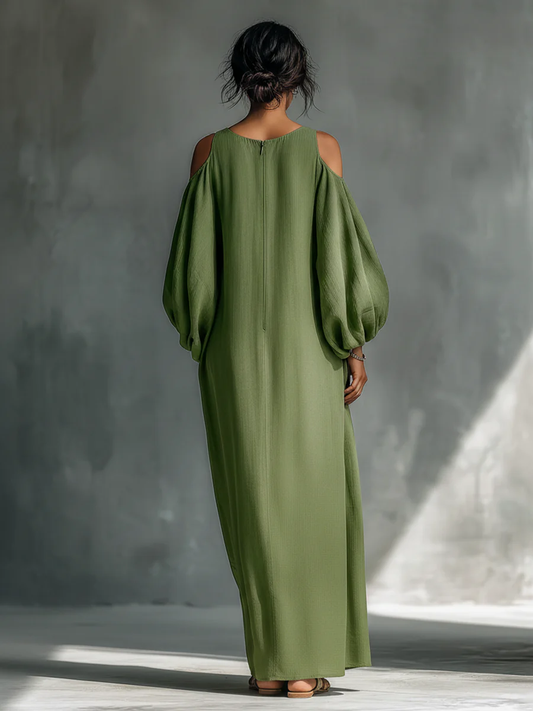 Selena | Vestido largo verde fluido con hombros descubiertos y mangas amplias
