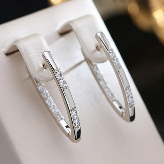 Elegantes pendientes de circonita cúbica en oro