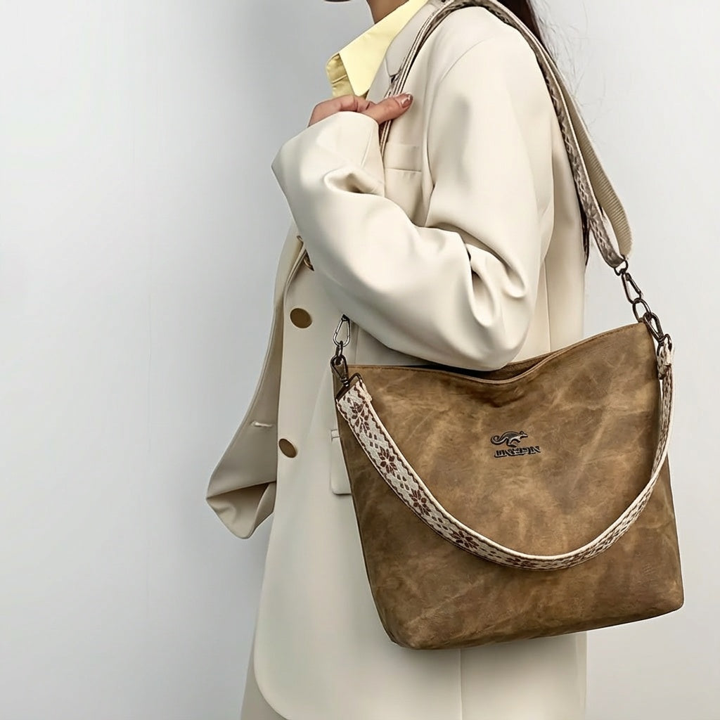 Elegancia informal de Mila | Bolso de hombro moderno