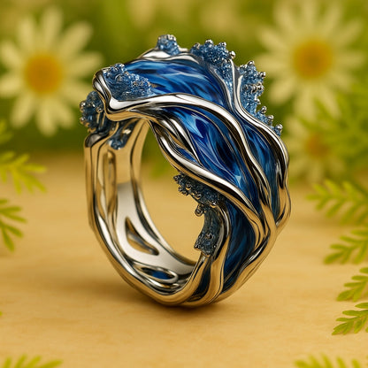 Anillo vintage dorado con olas del mar
