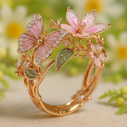 Anillo con circonitas y diseño de mariposa