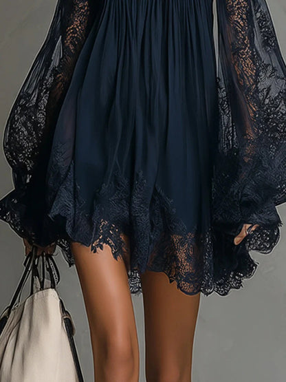 Noemi | Vestido mini en chiffon azul navy con hombros descubiertos y encaje