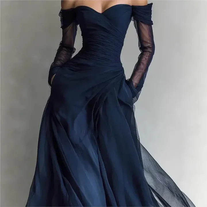 Teresa | Vestido largo con hombros descubiertos y detalles en malla